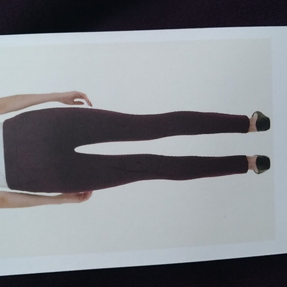 DKNY SIZE SMALL - Picture 2 of 9
